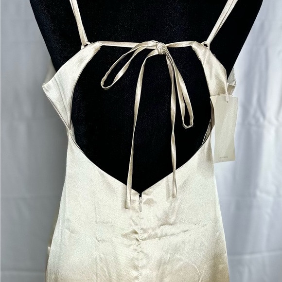 Sheath Bridesmaid Dress V Neck Spaghetti Strap Size 8 - Picture 4 of 11